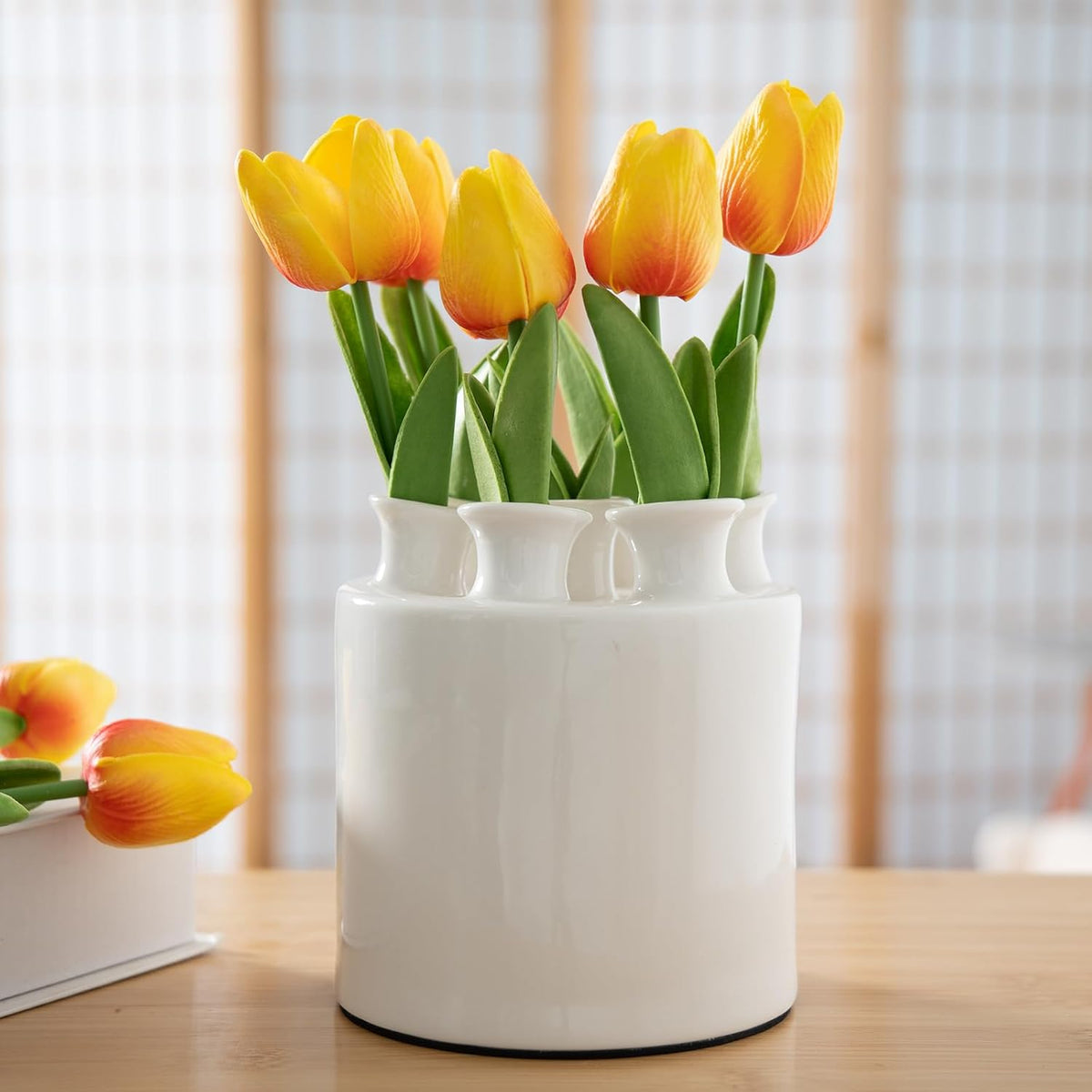 Handcrafted Ceramic Duck Vase, White Modern Flower Vase with Duck Design | Round Aesthetic Table Decor,Trendy Art Centerpiece,Small Funny Vase for Bathroom & Coffee Table,Unique Goose Home Decor Gift