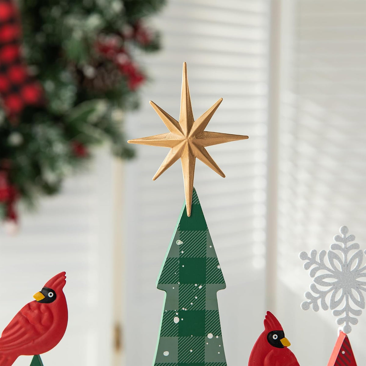 Glitzhome Wooden Christmas Tree Table Decor, 23.5H Rustic Winter Holiday Tabletop Decoration Scattered Forest Set with Cardinals, Snowflakes & North Star for Mantel, Desk, Shelf